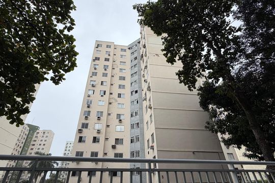 Fachada de apartamento para alugar com 2 quartos, 60m² em Jacarepaguá, Rio de Janeiro