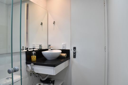 Banheiro do Studio de kitnet/studio para alugar com 1 quarto, 38m² em Centro Cívico, Curitiba