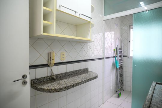 Cozinha de apartamento para alugar com 2 quartos, 48m² em Vila Firmiano Pinto, São Paulo