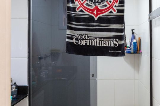 Banheiro social de apartamento à venda com 3 quartos, 62m² em Jardim Bela Vista, Guarulhos