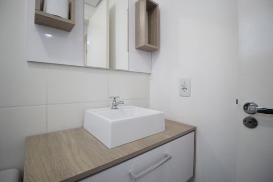 Banheiro de apartamento à venda com 3 quartos, 63m² em Jardim Itu Sabará, Porto Alegre