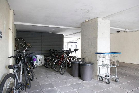 Área Comum - Bicicletário de apartamento para alugar com 2 quartos, 65m² em Centro Histórico, Porto Alegre