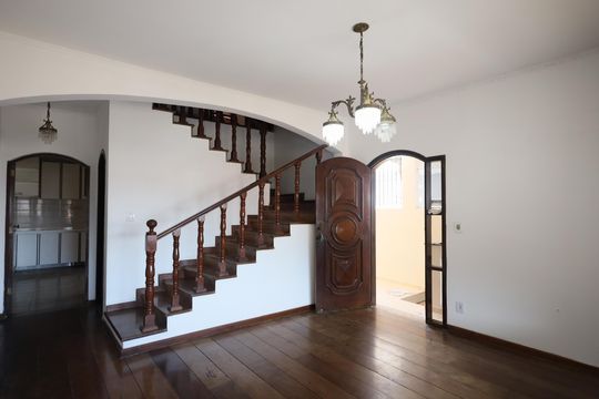 Casa para alugar com 3 quartos, 284m² em Umuarama, Osasco