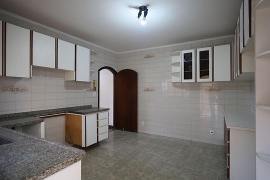 Cozinha de casa para alugar com 3 quartos, 284m² em Umuarama, Osasco