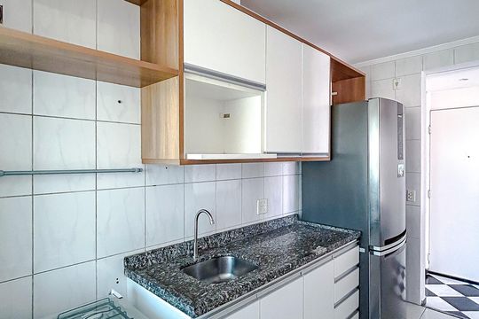 Cozinha de apartamento à venda com 2 quartos, 52m² em Vila Guilhermina, São Paulo