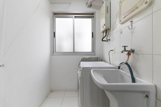 Lavanderia de apartamento à venda com 2 quartos, 48m² em Vila Liviero, São Paulo