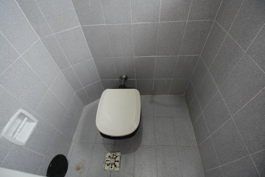 Banheiro de Serviço de apartamento para alugar com 2 quartos, 70m² em Embaré, Santos