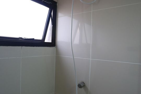 Banheiro de apartamento para alugar com 2 quartos, 59m² em Jardim Monte Alegre, Taboão da Serra