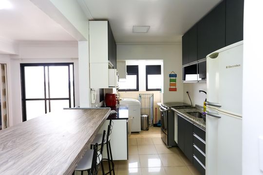 Cozinha de apartamento para alugar com 2 quartos, 59m² em Jardim Monte Alegre, Taboão da Serra