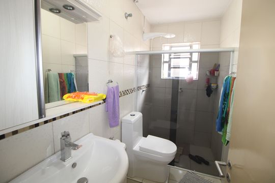 Banheiro de casa para alugar com 3 quartos, 80m² em Vila Santa Maria, São Paulo
