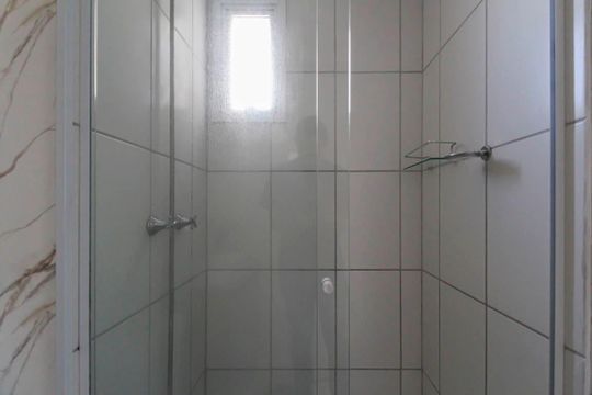 Banheiro de apartamento à venda com 2 quartos, 49m² em Vila Antonieta, São Paulo