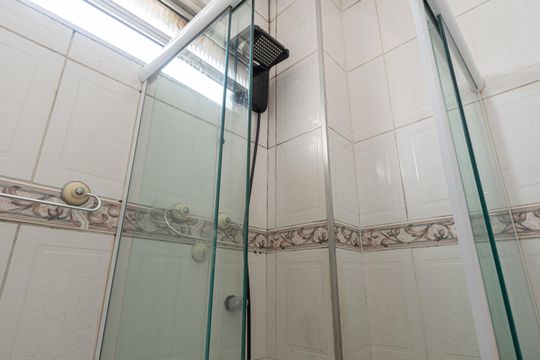 Banheiro de kitnet/studio para alugar com 1 quarto, 21m² em Bela Vista, São Paulo