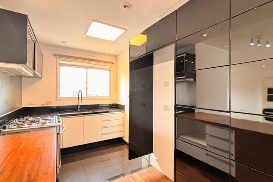 Cozinha de apartamento para alugar com 3 quartos, 134m² em Itaim Bibi, São Paulo