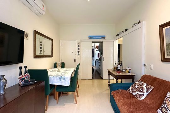Sala de apartamento à venda com 2 quartos, 75m² em Leblon, Rio de Janeiro