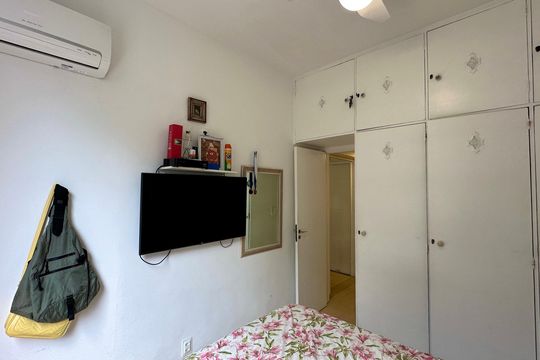 Quarto 1 de apartamento à venda com 2 quartos, 75m² em Leblon, Rio de Janeiro