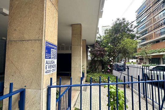 Plaquinha de apartamento para alugar com 2 quartos, 75m² em Leblon, Rio de Janeiro