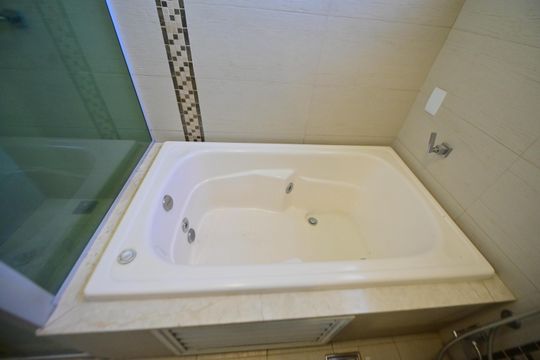 Banheiro da Suíte 1 de apartamento à venda com 5 quartos, 159m² em Setor Bueno, Goiânia