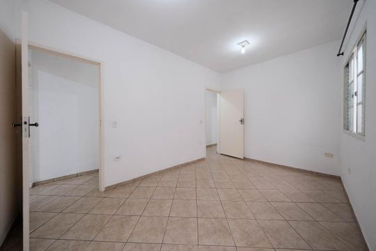 Quarto 1 de casa para alugar com 2 quartos, 200m² em Vila Sílvia, São Paulo
