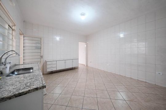 Cozinha de casa para alugar com 2 quartos, 200m² em Vila Sílvia, São Paulo