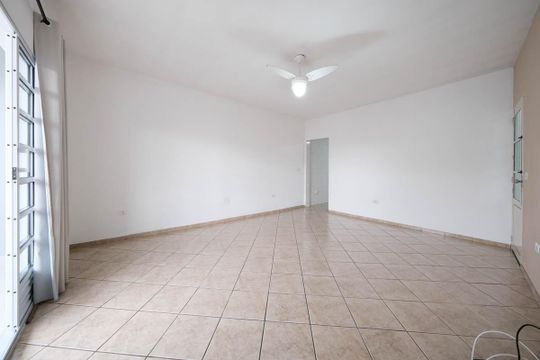 Sala de casa para alugar com 2 quartos, 200m² em Vila Sílvia, São Paulo