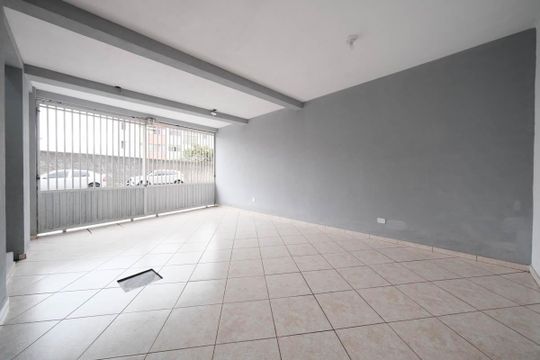 Garagem de casa para alugar com 2 quartos, 200m² em Vila Sílvia, São Paulo
