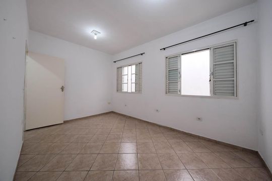 Quarto 1 de casa para alugar com 2 quartos, 200m² em Vila Sílvia, São Paulo