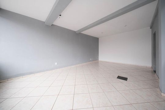 Garagem de casa para alugar com 2 quartos, 200m² em Vila Sílvia, São Paulo