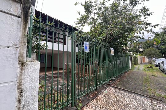 Fachada de casa para alugar com 6 quartos, 650m² em Anil, Rio de Janeiro