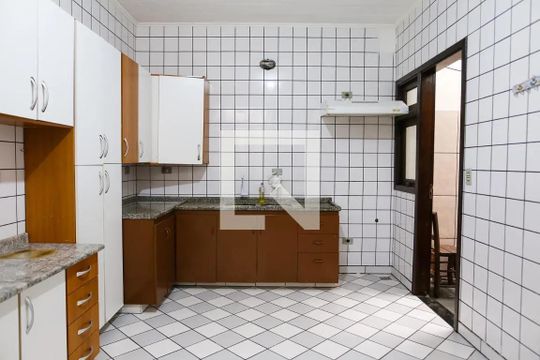 Casa à venda com 4 quartos, 200m² em Jardim Sílvia, Santo André