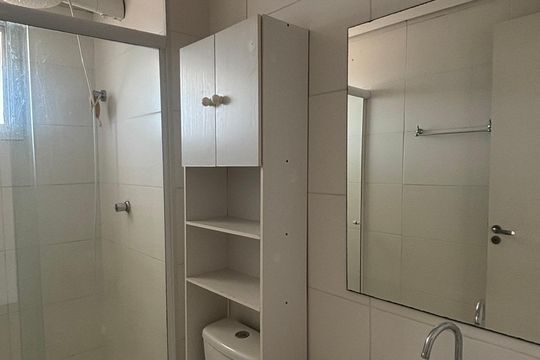 Banheiro de apartamento para alugar com 2 quartos, 54m² em Vila Eldízia, Santo André