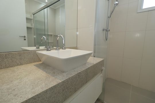 Banheiro da Suíte 2 de apartamento à venda com 2 quartos, 111m² em Aclimação, São Paulo