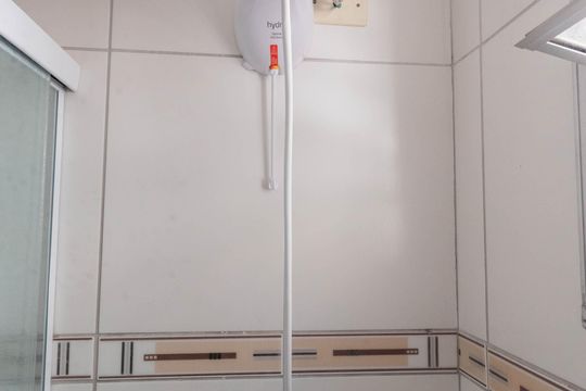 Banheiro de apartamento à venda com 2 quartos, 50m² em Jardim Santa Lúcia, Campinas