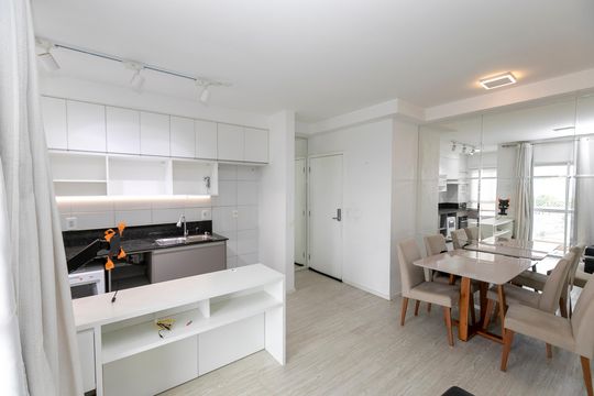SALA PARA DOIS AMBIENTES de apartamento para alugar com 1 quarto, 42m² em Vila Lídia, Campinas