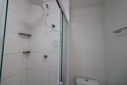 Banheiro de apartamento para alugar com 2 quartos, 38m² em Presidente Altino, Osasco