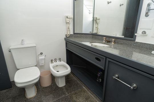 Banheiro de apartamento para alugar com 1 quarto, 48m² em Consolação, São Paulo
