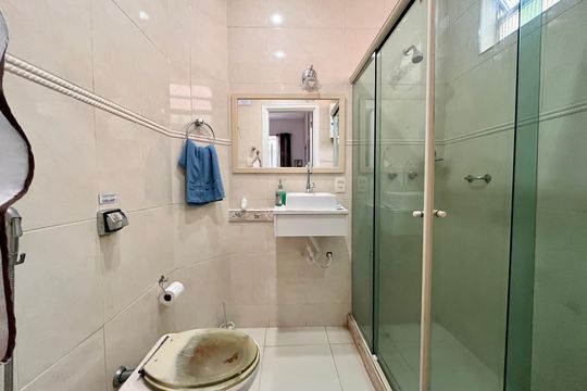 Banheiro da Suíte de apartamento à venda com 1 quarto, 34m² em Copacabana, Rio de Janeiro