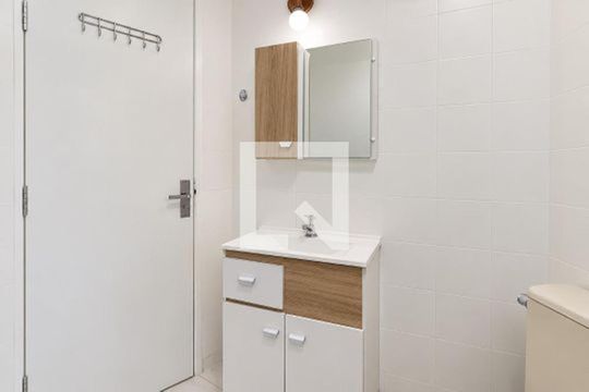 Banheiro de apartamento para alugar com 1 quarto, 30m² em Bela Vista, São Paulo