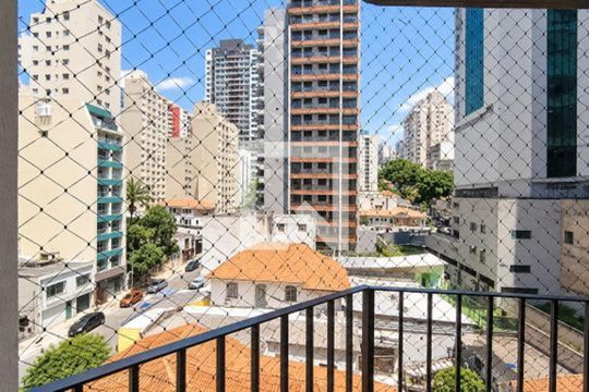 Varanda Sala/Cozinha de apartamento para alugar com 1 quarto, 30m² em Bela Vista, São Paulo