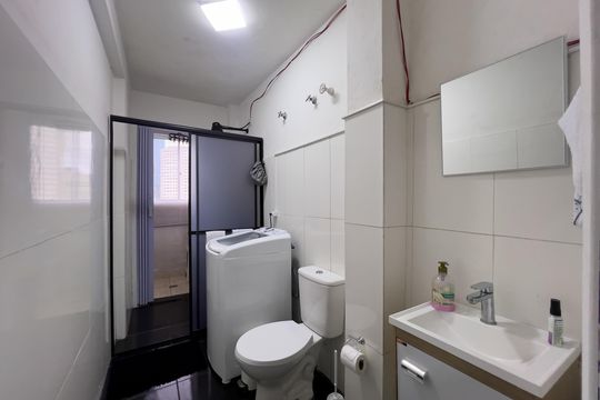 Banheiro social de kitnet/studio à venda com 1 quarto, 20m² em Sé, São Paulo