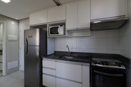 Cozinha de apartamento para alugar com 2 quartos, 34m² em Jurubatuba, São Paulo