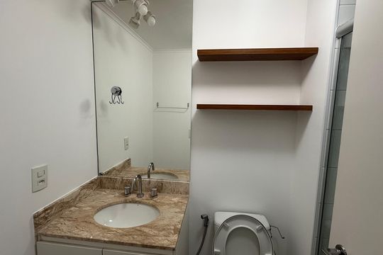 Banheiro social de apartamento para alugar com 1 quarto, 48m² em Brooklin Paulista, São Paulo