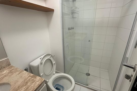 Banheiro social de apartamento para alugar com 1 quarto, 48m² em Brooklin Paulista, São Paulo