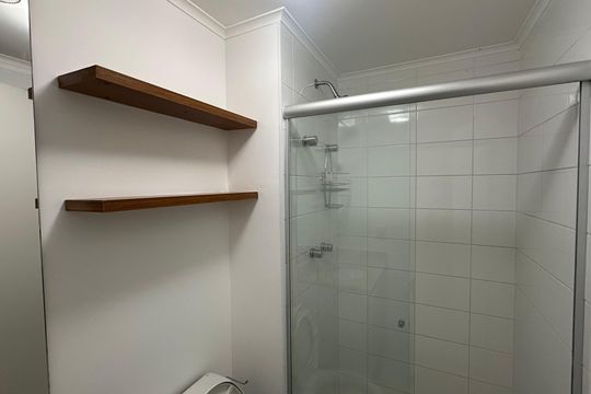 Banheiro social de apartamento para alugar com 1 quarto, 48m² em Brooklin Paulista, São Paulo