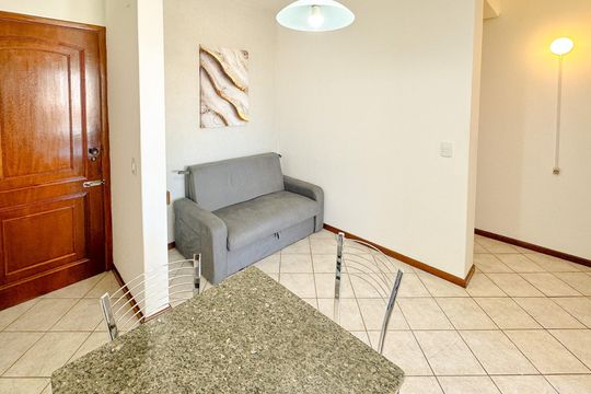 Sala de apartamento para alugar com 1 quarto, 65m² em Canasvieiras, Florianópolis