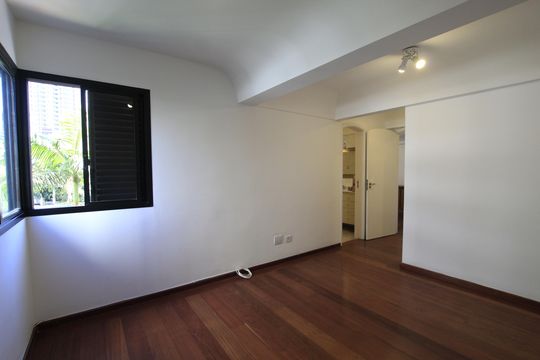 Suíte  1 de apartamento à venda com 3 quartos, 190m² em Aclimação, São Paulo