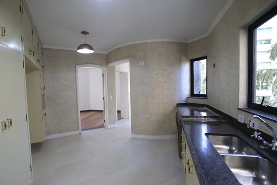Cozinha de apartamento à venda com 3 quartos, 190m² em Aclimação, São Paulo