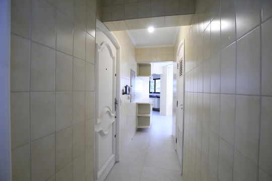 Corredor de apartamento à venda com 3 quartos, 190m² em Aclimação, São Paulo
