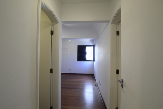 Corredor de apartamento à venda com 3 quartos, 190m² em Aclimação, São Paulo