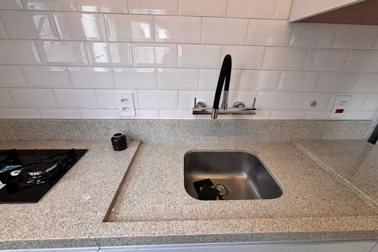 Cozinha de apartamento para alugar com 1 quarto, 51m² em Itaim Bibi, São Paulo