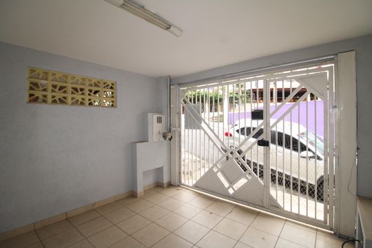 Garagem de casa à venda com 2 quartos, 100m² em Vila Paulicéia, São Paulo